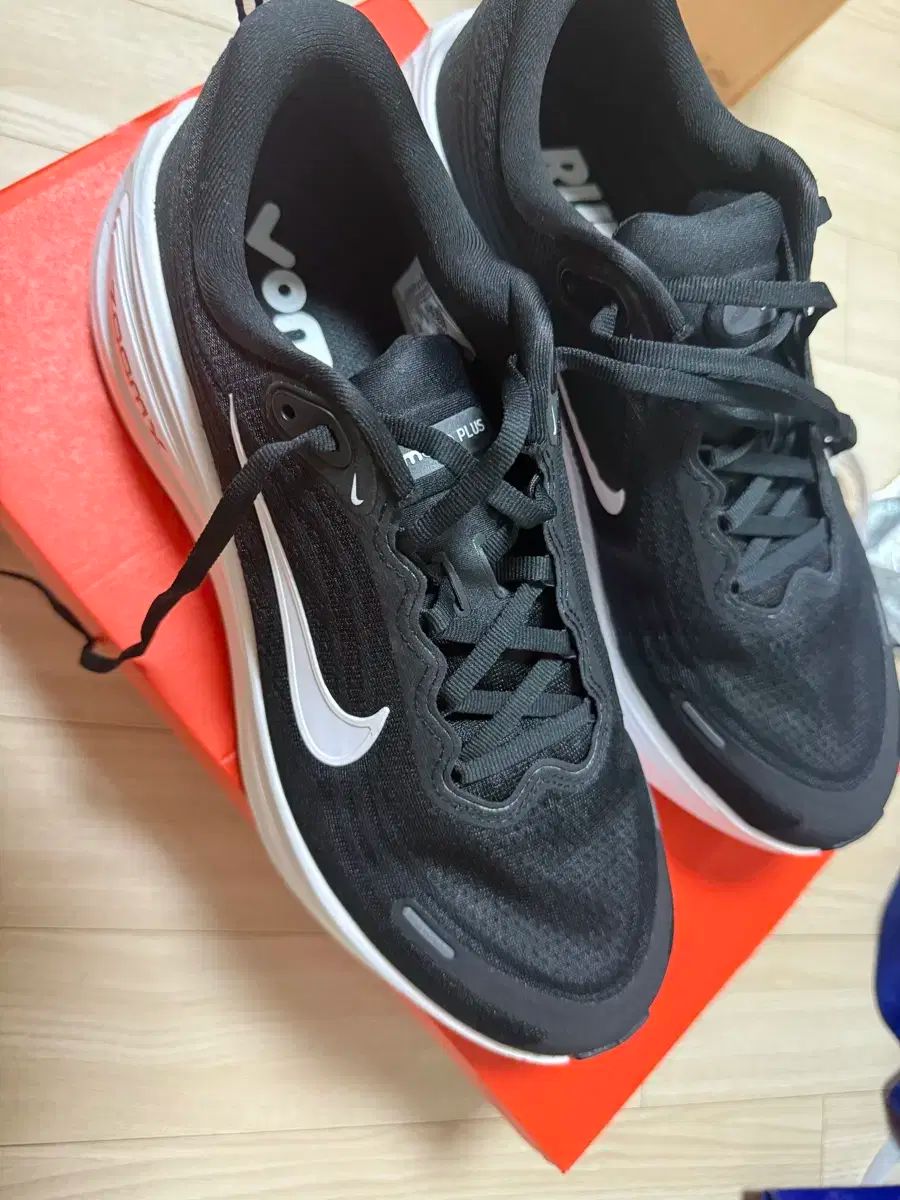 NIKE ナイキ ボメロ プラス ワイド