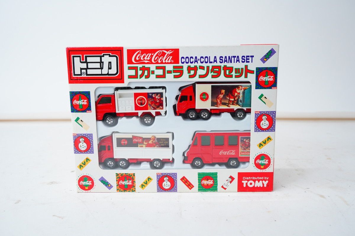 トミカ　コカ・コーラ サンタセット　2セット 8.19 △ トミカ コカ・コーラ サンタセット クリスマス - メルカリ
