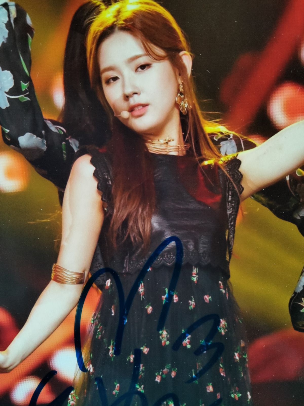 ミヨン直筆サイン入り2Lサイズ写真‥アイドルゥ…Cho Mi-yeon… ミヨン直筆サイン入り2Lサイズ写真‥I-DLE…アイドルゥ…Cho Mi