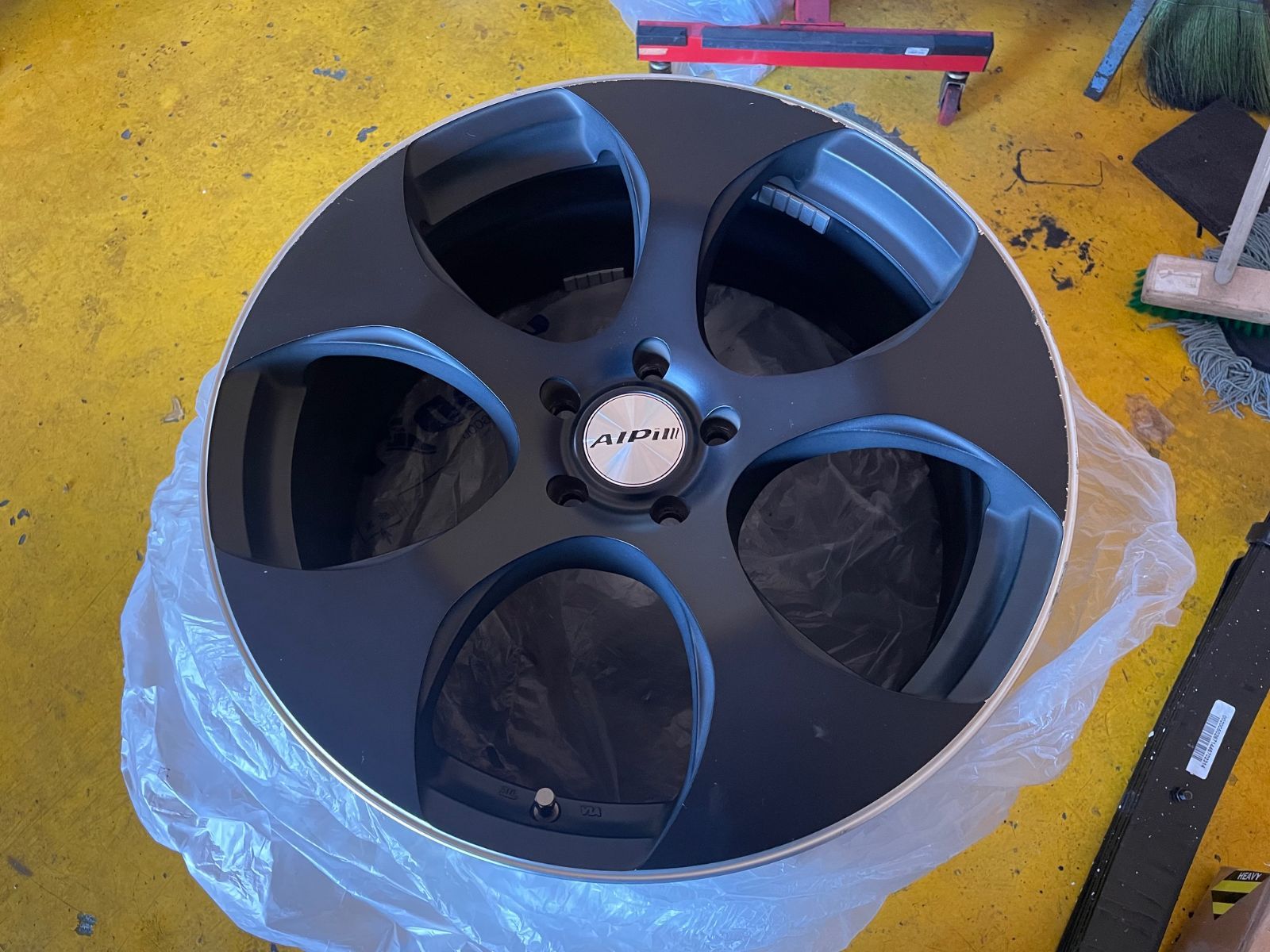VWザ・ビートル用RAYS EULINE V-D(AIPil) 19×8J インセット42