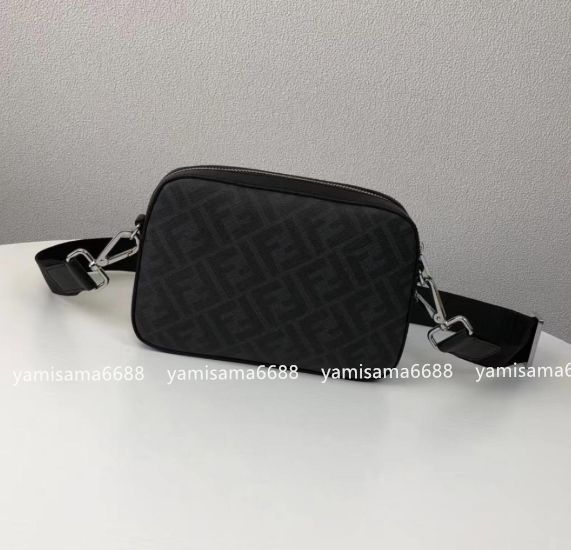 確かな品質。必見！ !-利用不可文字-! !-利用不可文字-! FENDI レザーブラックショルダーバッグ 全国送料無料。