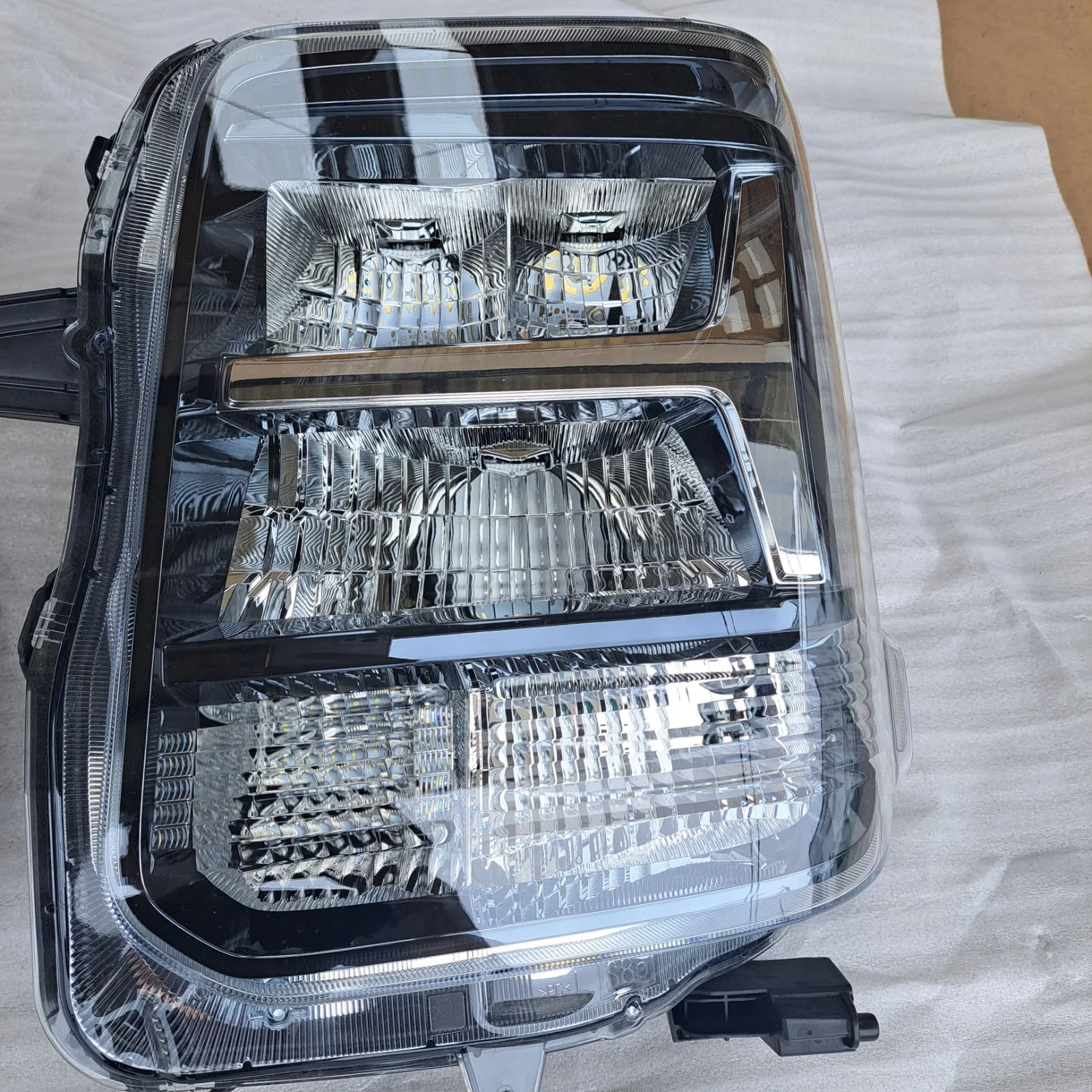 新車取外し品】エブリィワゴン DA17W ヘッドライト 左右 新車
