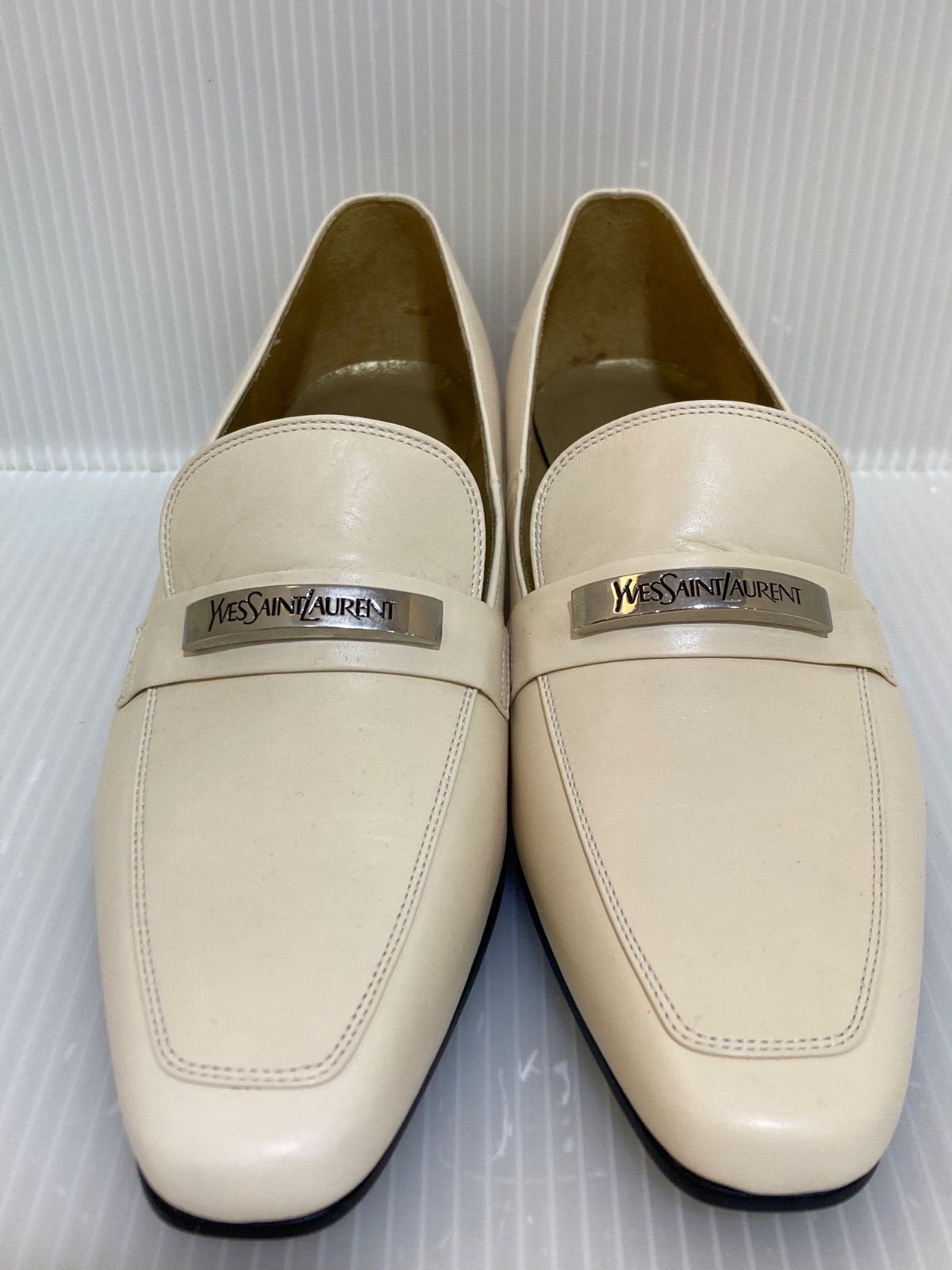 YVESSAINTLAURENT イヴ・サンローラン ロゴプレート パンプス