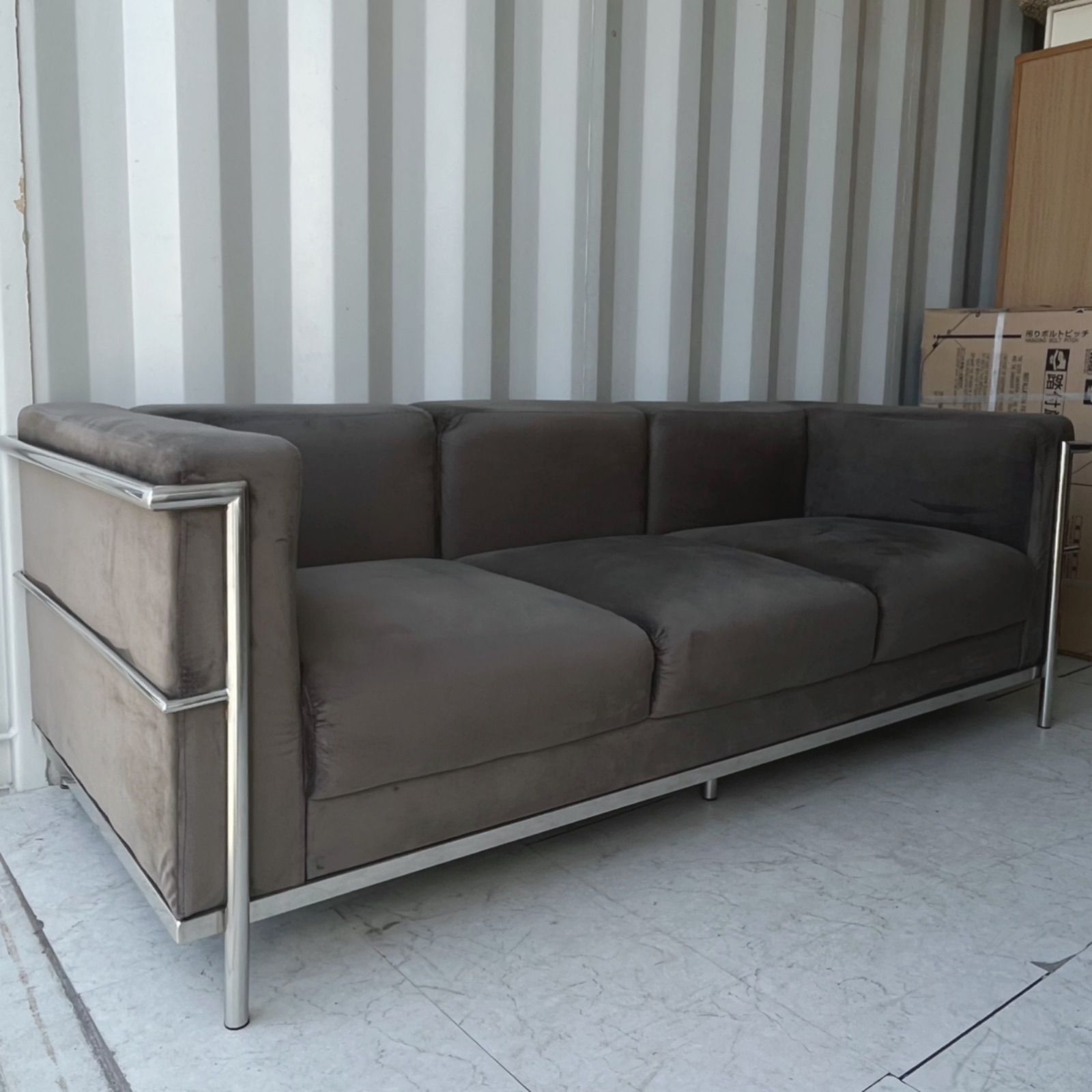 取付無料！ル・コルビジェ LC2 グランコンフォール リプロダクト グレーソファ 取付無料！ル・コルビジェ LC2 グランコンフォール リプロダクト