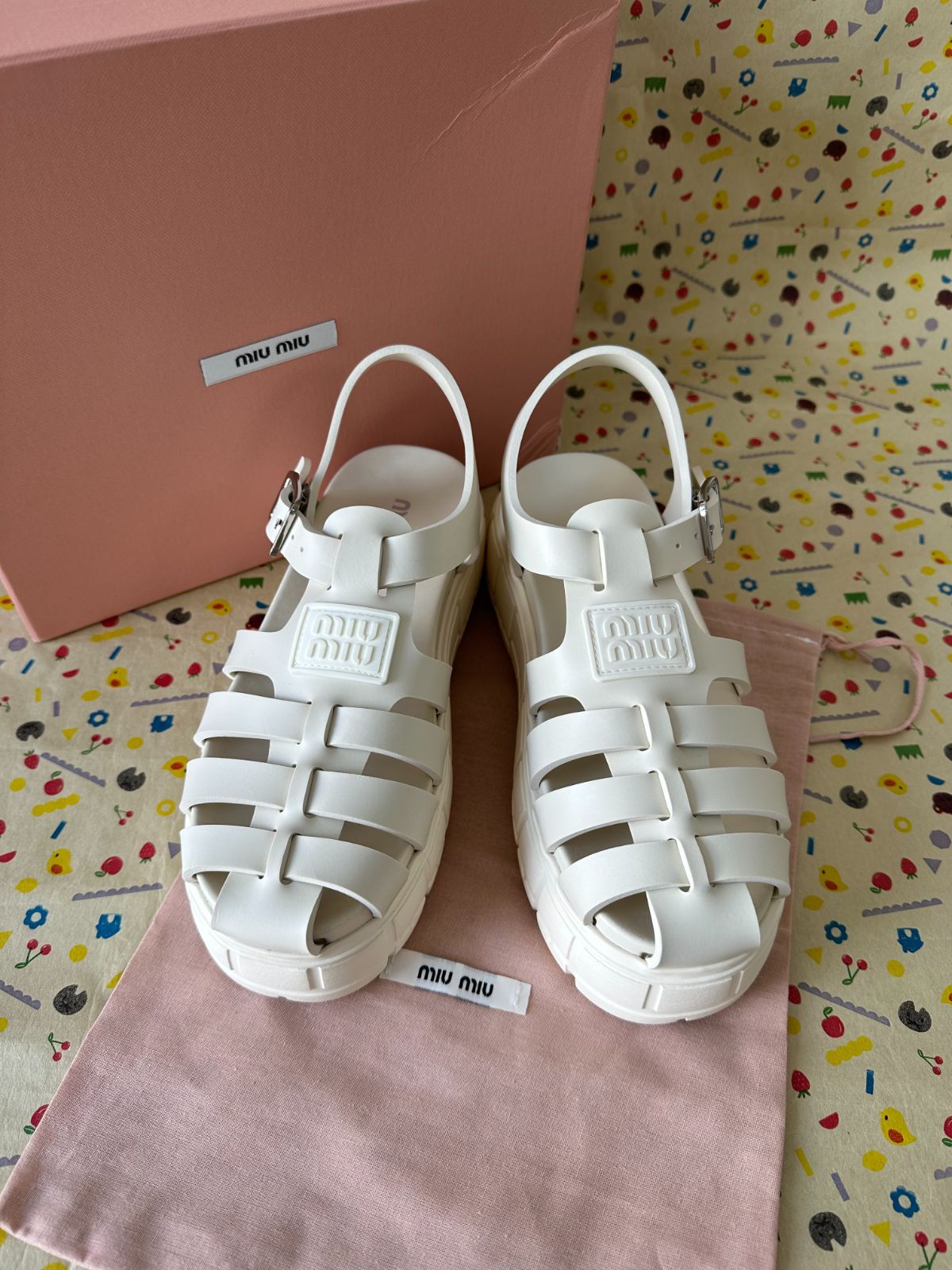 miu miu サンダル ホワイトクリーム 箱付き 新品未使用 miu miu サンダル ホワイトクリーム 箱付き 新品未使用 - メルカリ