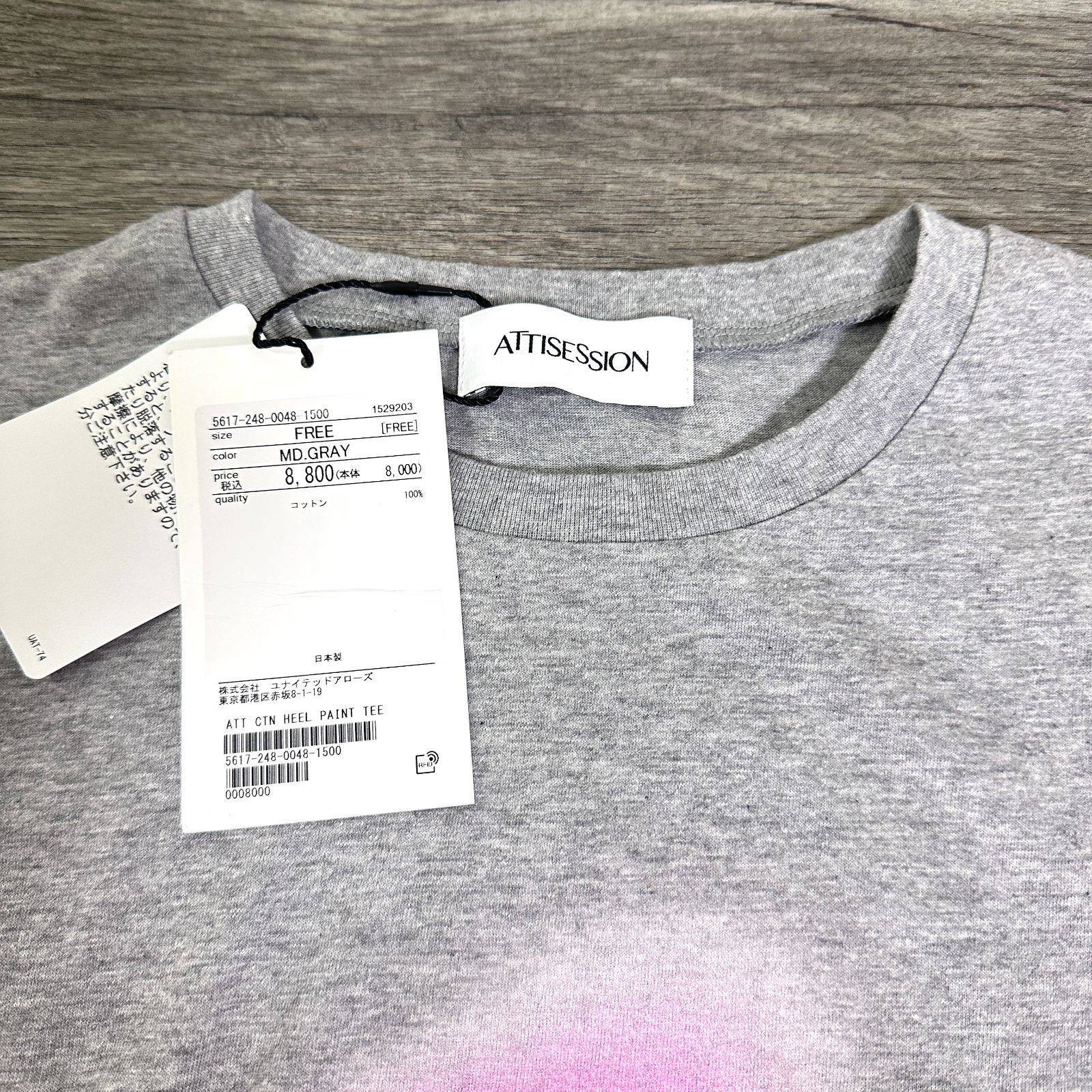 ＜ATTISESSION＞ヒールプリント Tシャツ ATTISESSION＞ヒールプリント Tシャツ
