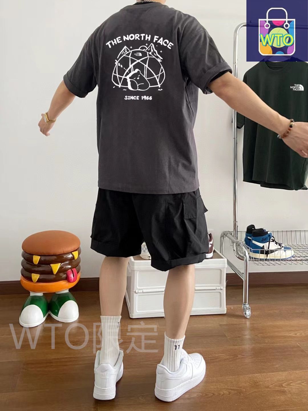 TNF ザ ノース フェイス 専門店と同じデザイン 前後ロゴのクマとキャンプアルファベット カップル用プリント T シャツ 男女兼用