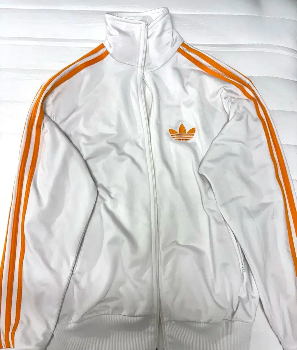 adidas(アディダス) 白 セール オレンジ