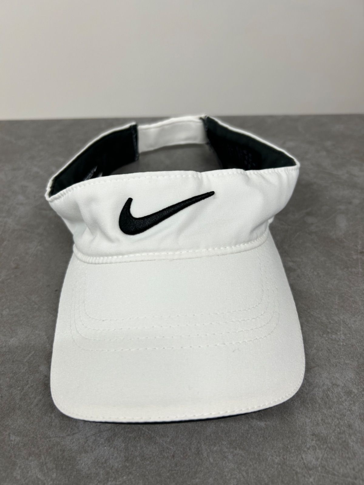 NIKE ナイキ ゴルフサンバイザー 白 サイズ56 - メルカリ