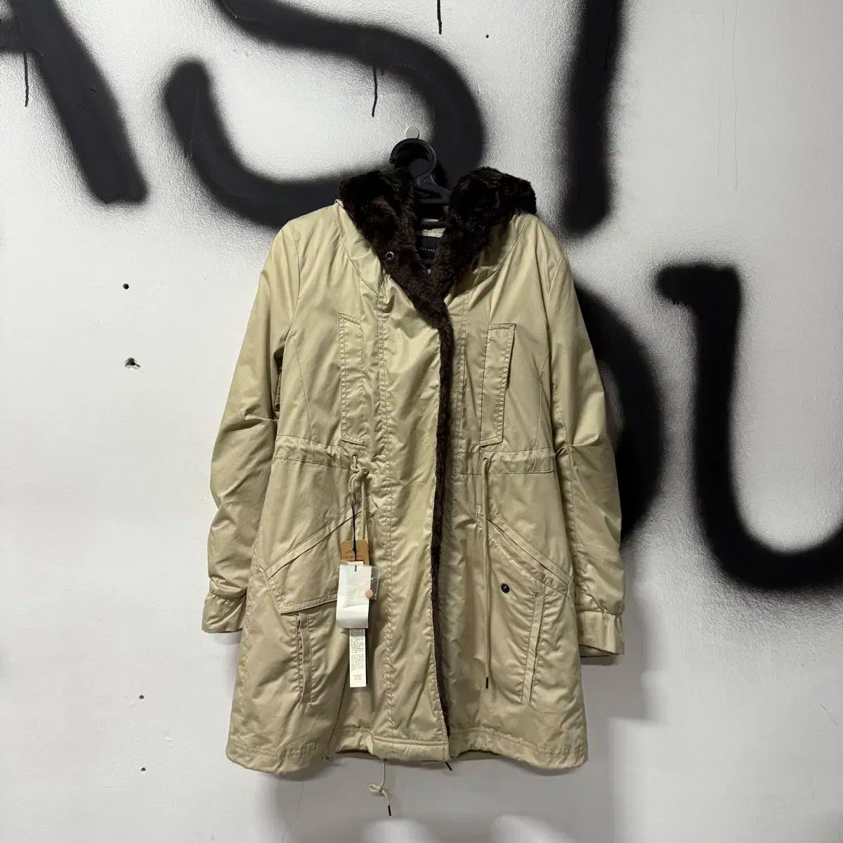 カイア アクマン 内皮性 デオフ 添付 フード ディテール ダウン パーカ