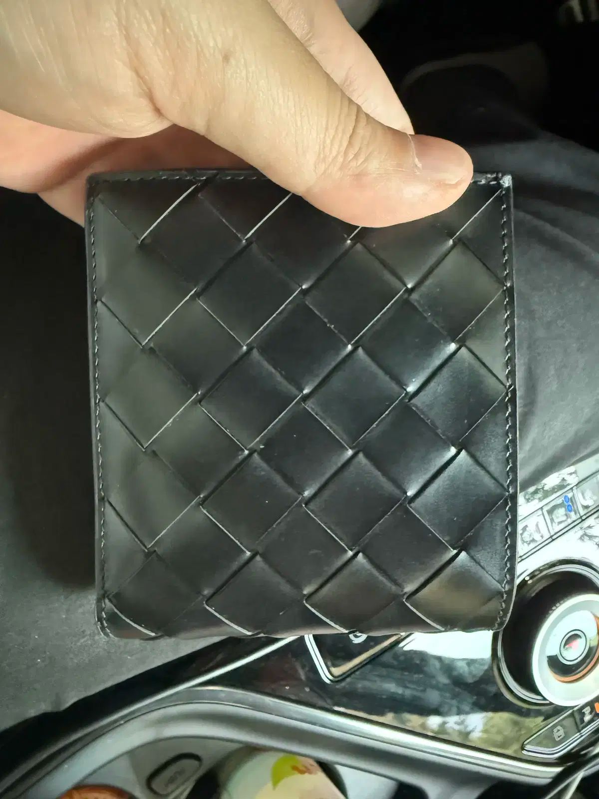 Bottega Veneta ボッテガヴェネタ イントレチャート 二つ折り財布 光沢 ブラック