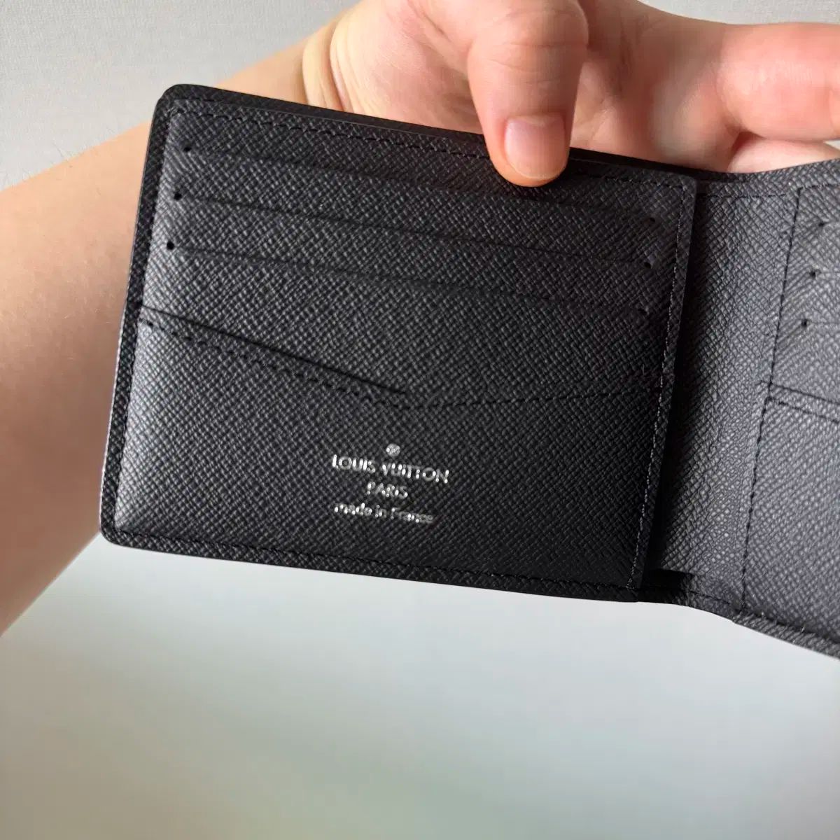 極美品】ルイヴィトン モノグラムエクリプス ディスカバリーコンパクト