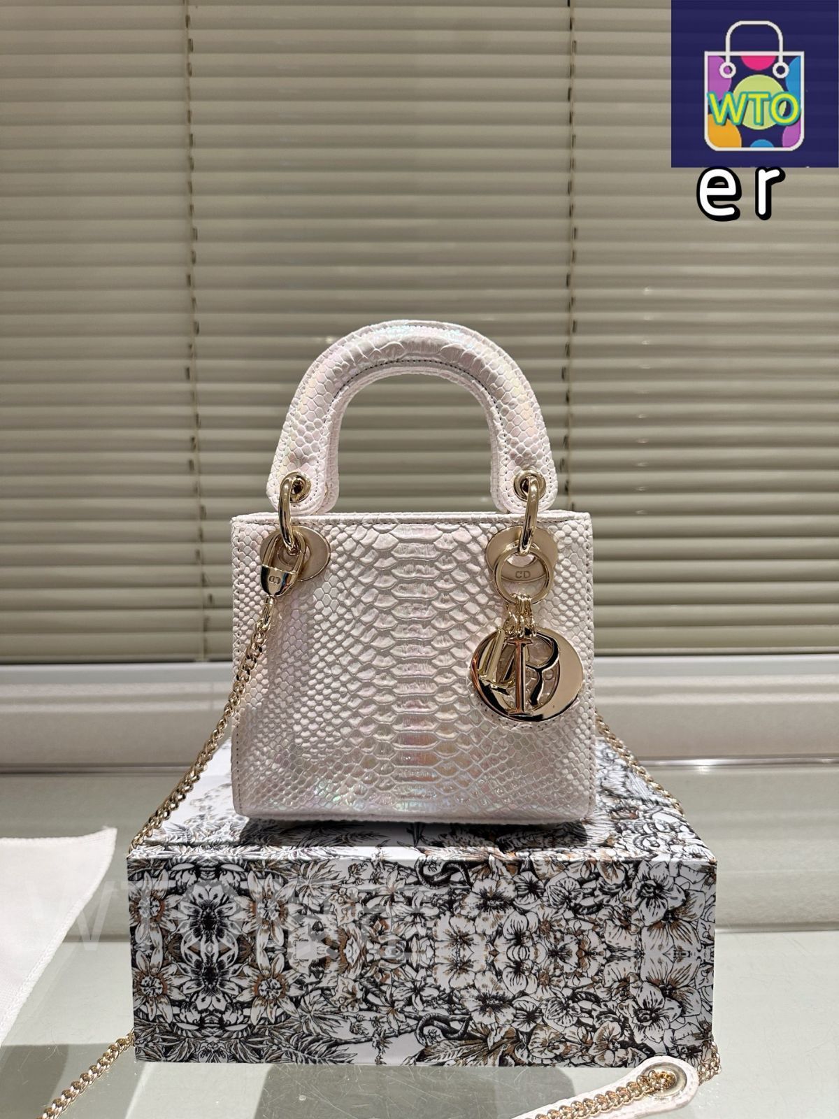 今日特価】Dior Lady Dior ハンドバッグ - メルカリ