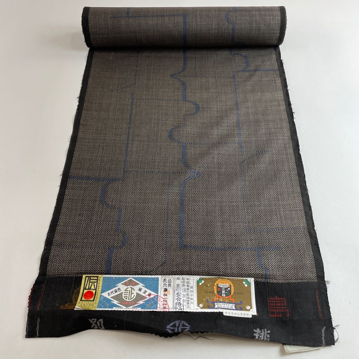 反物 秀品 大島紬 証紙有り 扇 濃紺 正絹 【中古】（反物 秀品