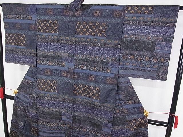 平和屋-こころ店□極上 本場染大島紬 横段花文 着丈155.5cm 裄丈63cm