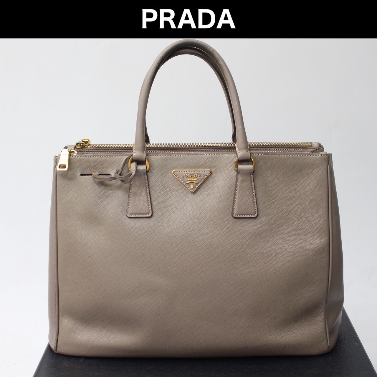 A403】PRADA ガレリア ハンドバッグ グレージュ 箱付き - メルカリ