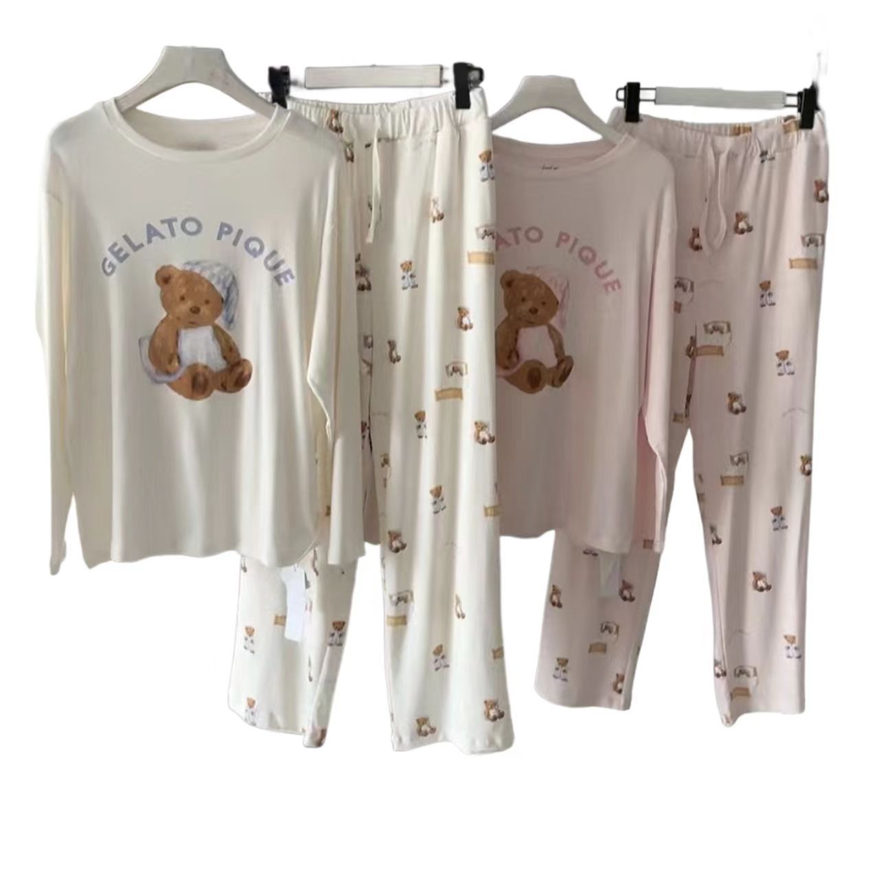 秋冬の新しい部屋着の女性はふわふわと眠る小熊の頭をかぶって長袖のパジャマ家の丸首のズボンのスーツ