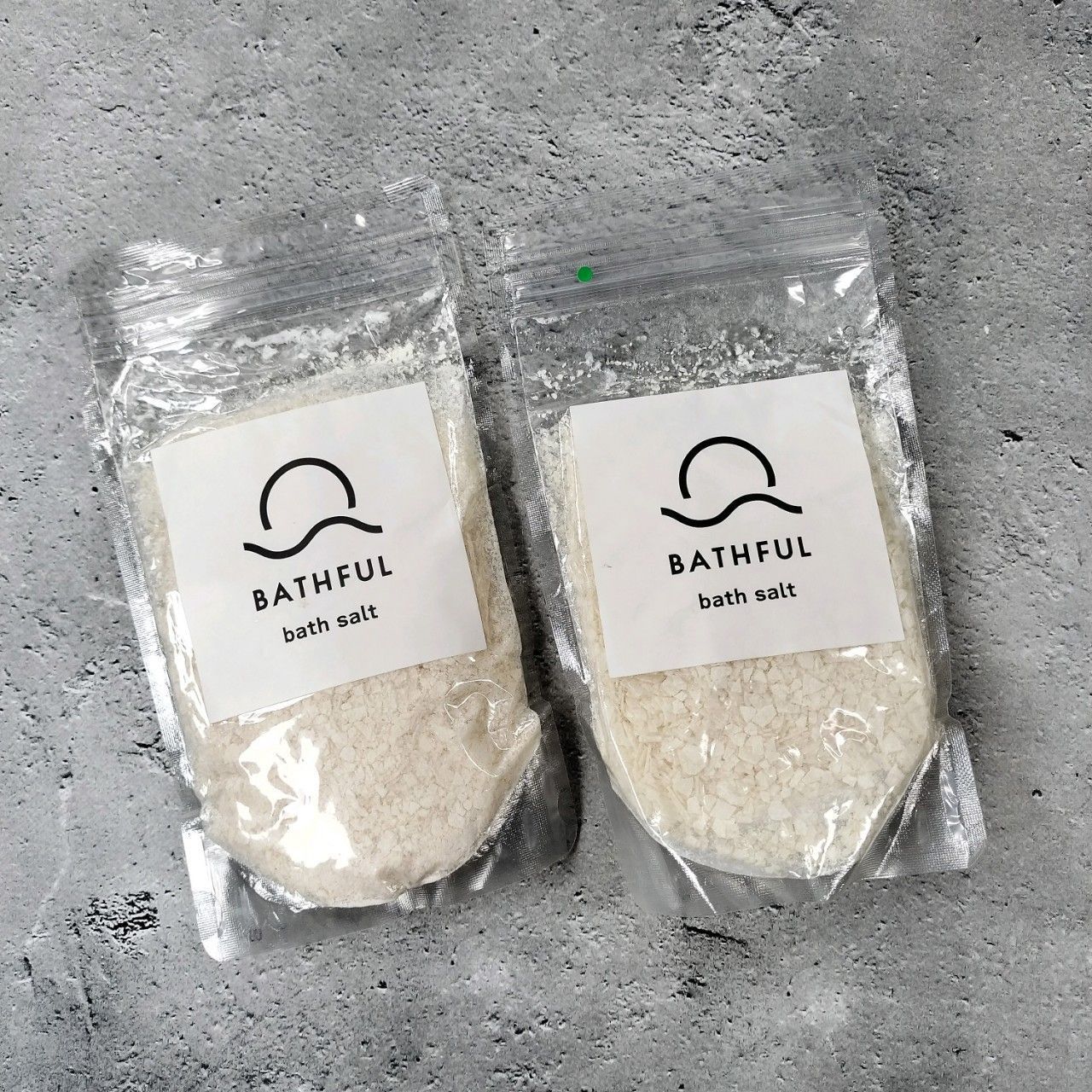 BATHFUL バスソルト 浴用 ホワイトフルールの香り 200g - 入浴剤