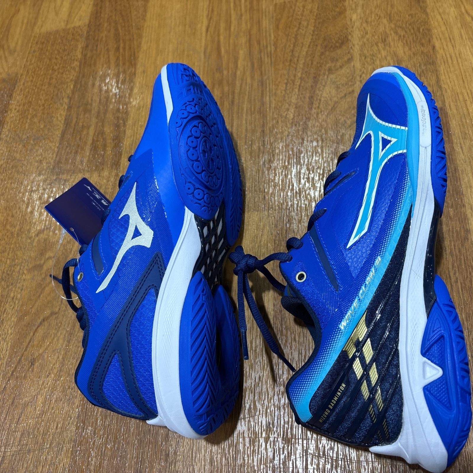 01 バドミントンシューズ