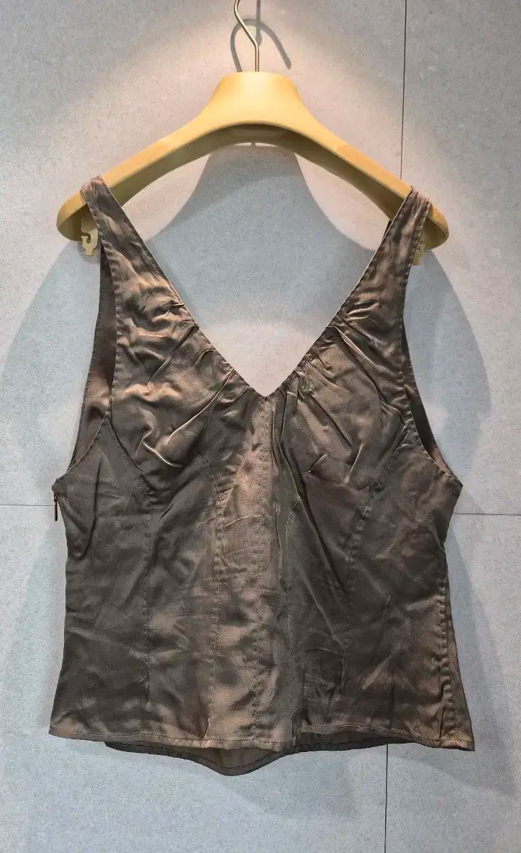 ブランド GUCCI グッチ レディース トップス シルク Vネック ノースリーブ トップ 正規品 バッグ|グッチ|ディオール|財布