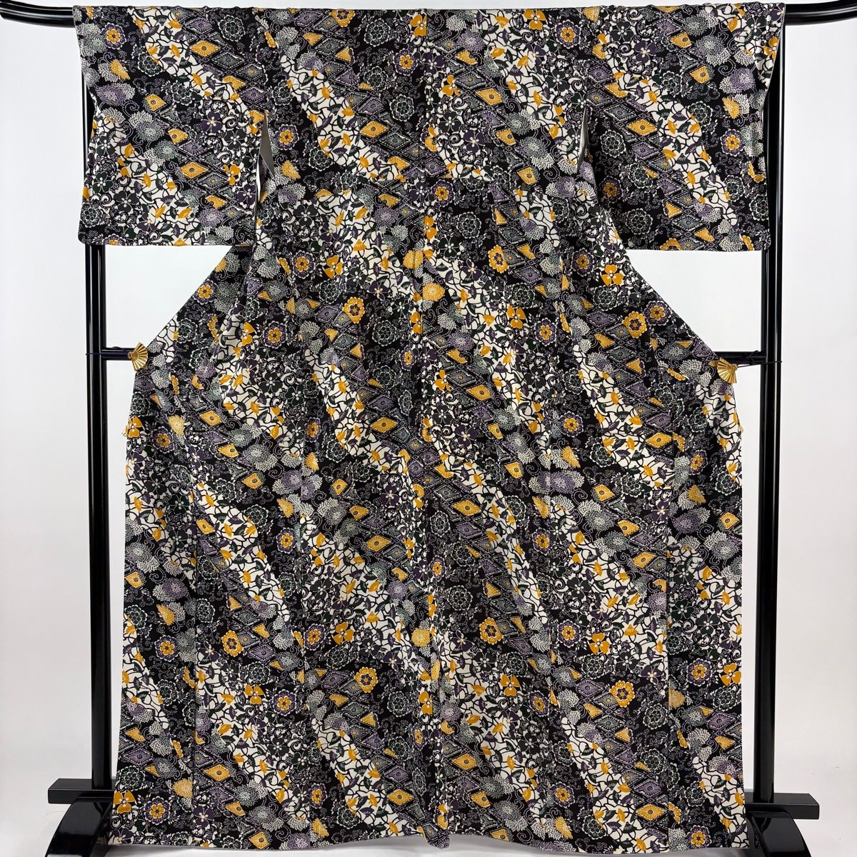 【信頼】 菊 袷 L 裄丈68.5cm 身丈165.5cm 小紋 花唐草 秀品 正絹 濃紫 着物・浴衣