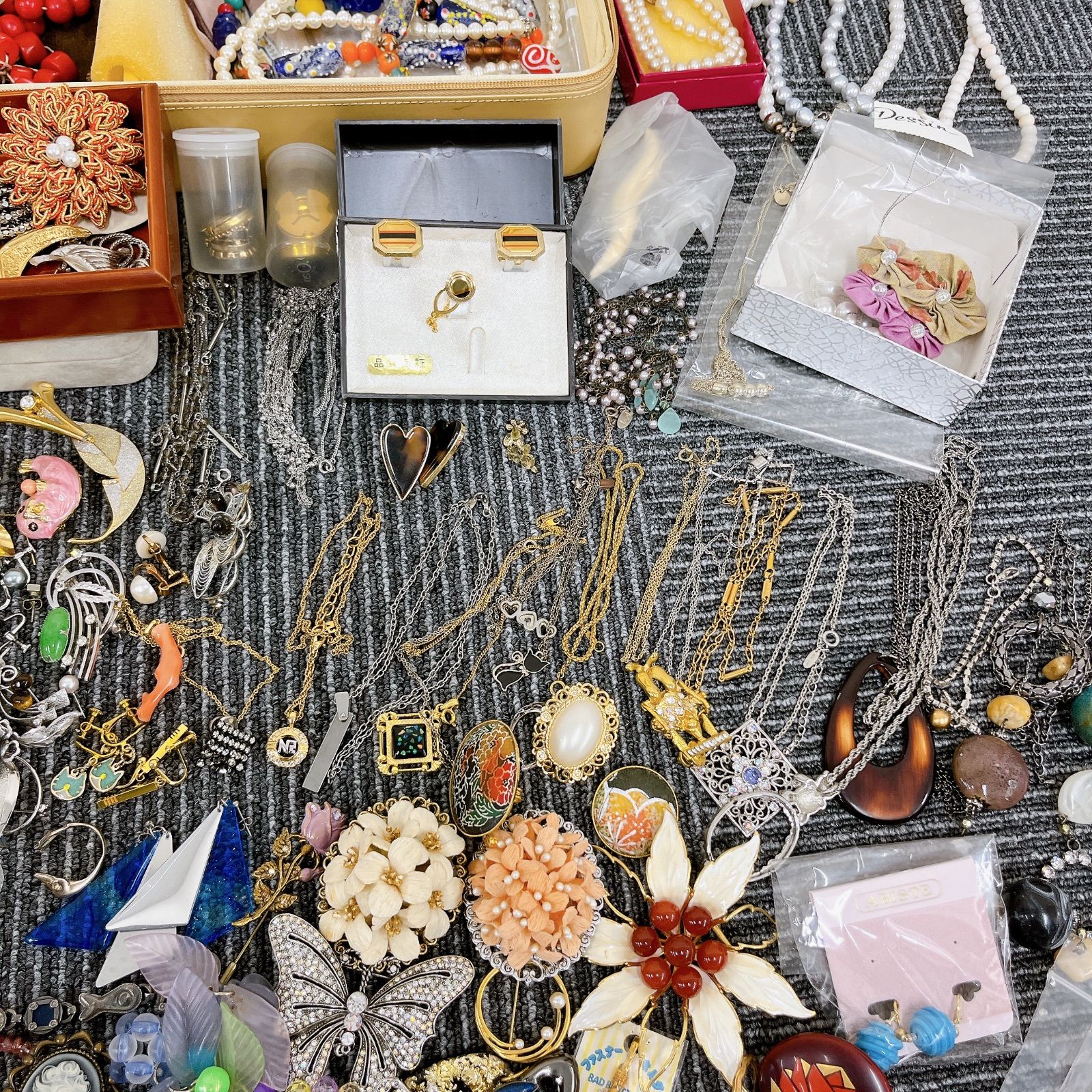 ブローチ まとめ売り 大量 BROOCH ネックレス イヤリング NECKLACE