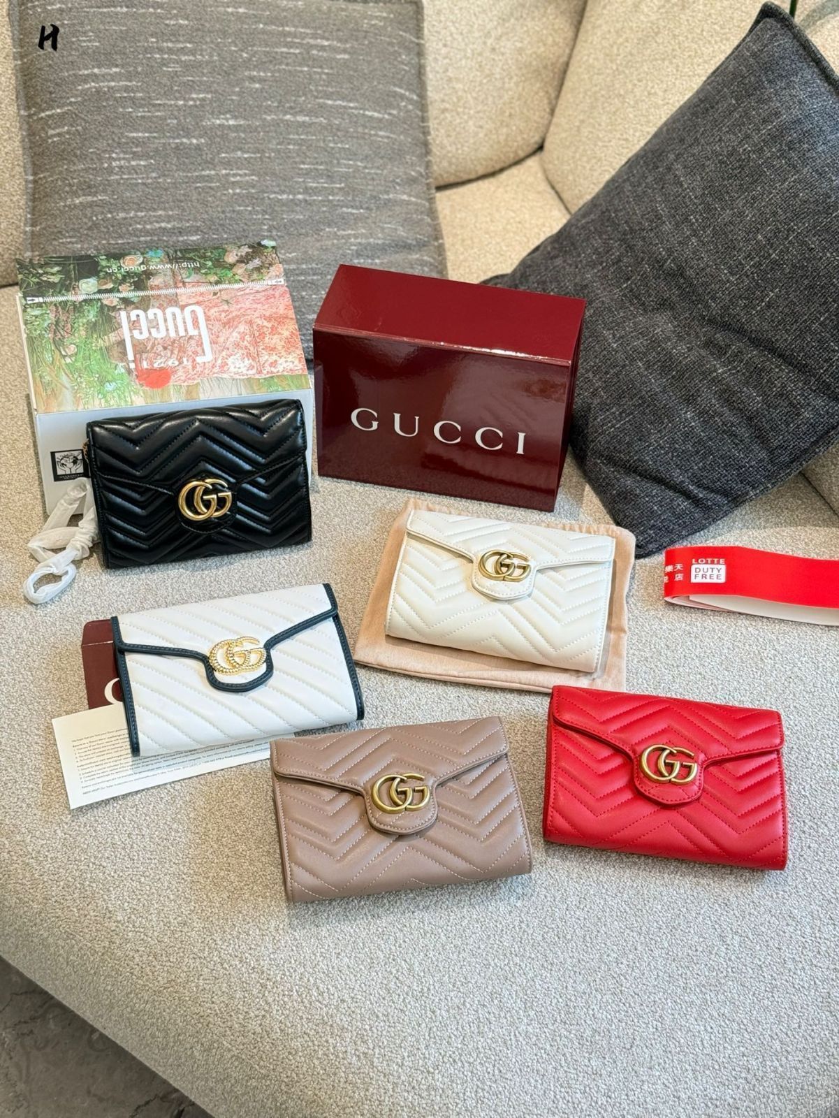今日 GUCCI エンベロープバッグ 20cm レトロゴールド仕上げ