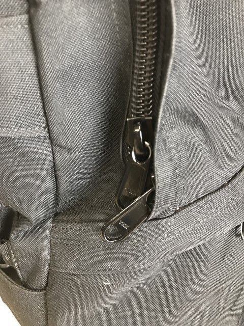 ブラック 44835950