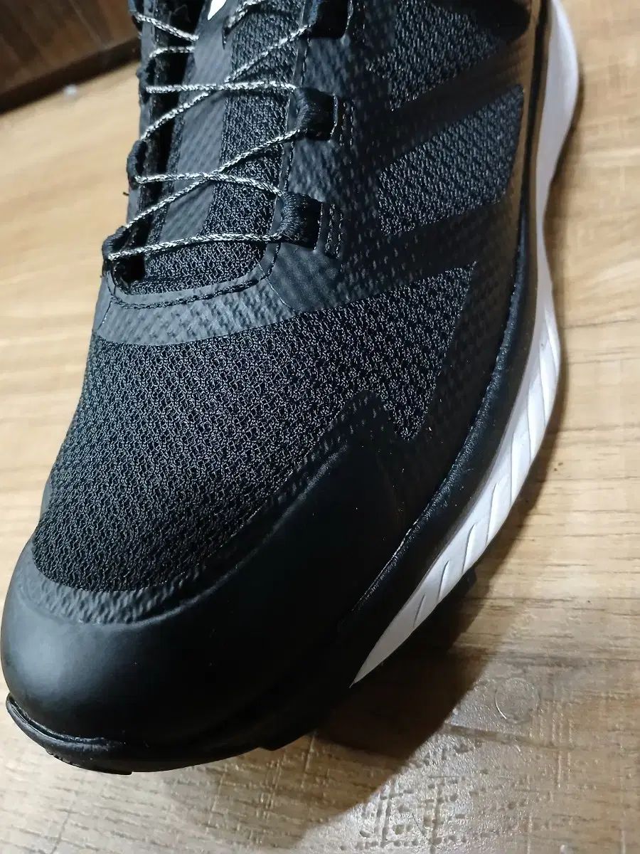 トレッキングシューズ