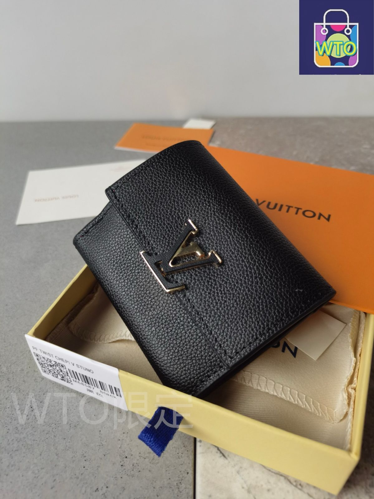 LOUIS VUITTON 非売品　店舗用品 今日特価】Louis Vuitton ルイヴィトン 小牛皮製でロゴを飾った