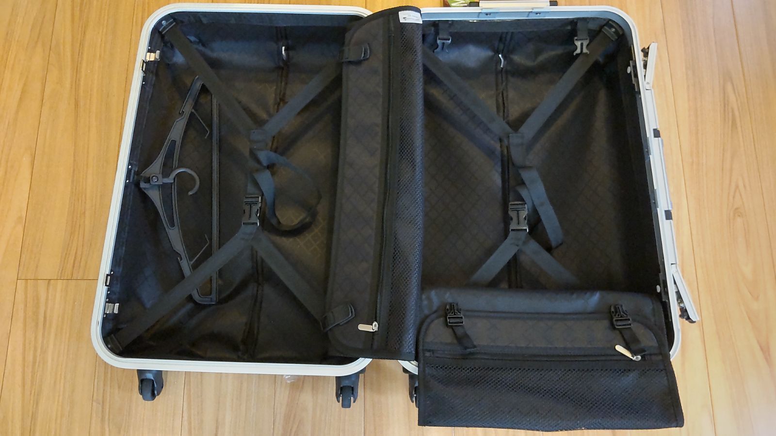 未使用品》スーツケース「グリフィンランド P7000 Mサイズ