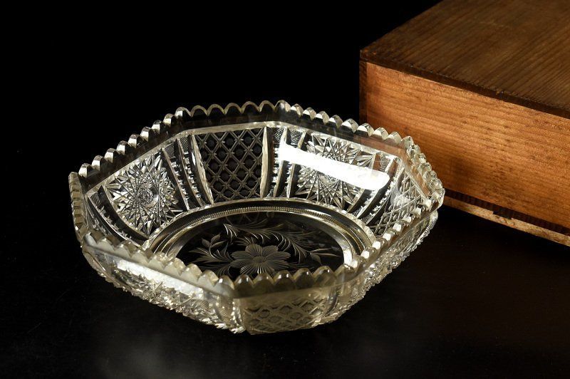 蔵A2053 古硝子 切子 ガラス鉢 隅切八角鉢 菓子鉢