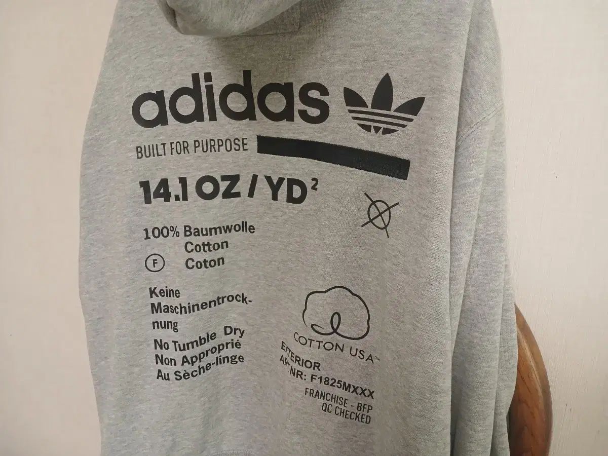 【雷市場（ポンジャン）商品韓国直送】 adidas(アディダス) バックプリント フード付き ジップアップパーカー L