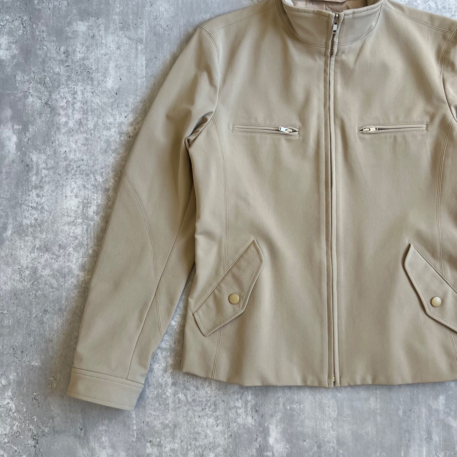 ジップアップ スタンド