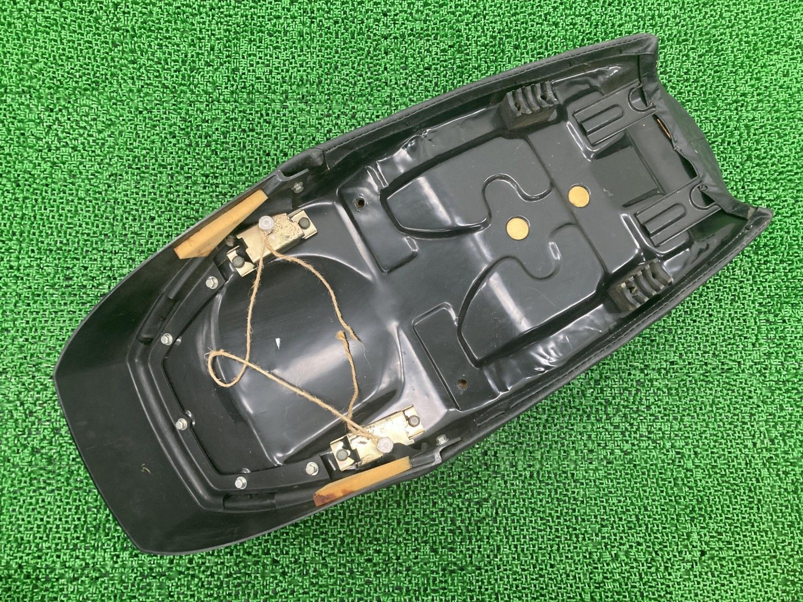 バイク SR400 シート 1JR-308*** ヤマハ 純正 バイク 部品 1JR 1995年