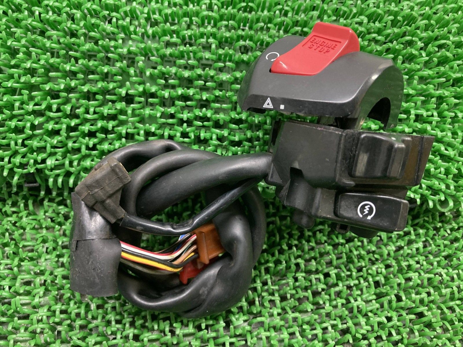 VTR250 ハンドルスイッチ 右 HM-4HZ-T ホンダ 純正 バイク 部品 MC33 スイッチボックス 割れ欠け無し 品薄 品 Lx
