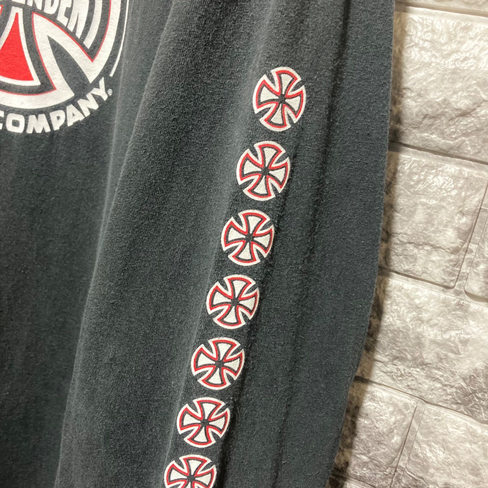 INDEPENDENT ロンT インディペンデント 袖ロゴ アイアンクロス