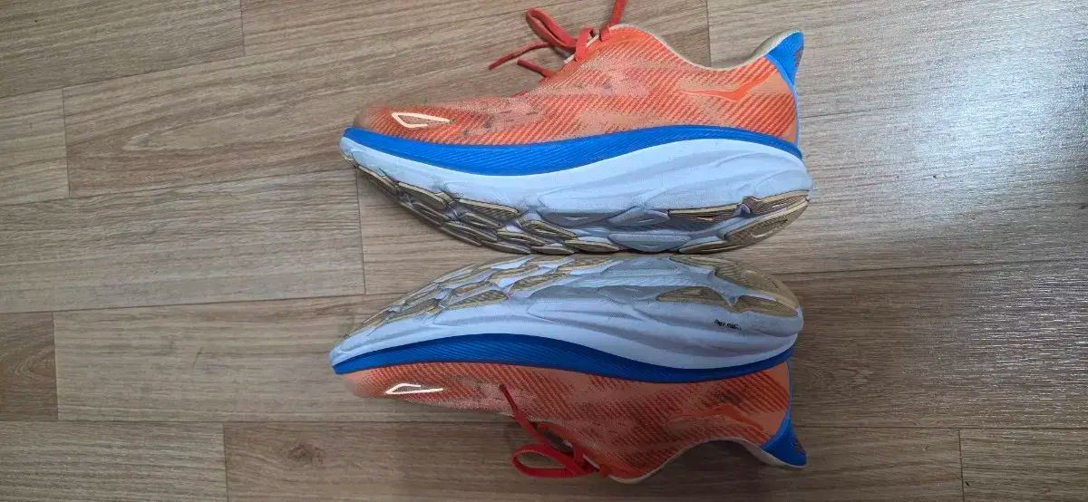HOKA ONE