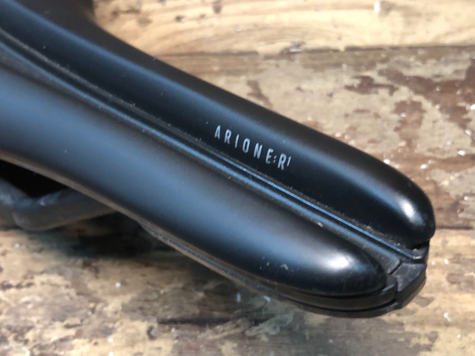 ☆fi'zi:k フィジーク ARIONE 00 サドル MOBIUS カーボンレール IJ279