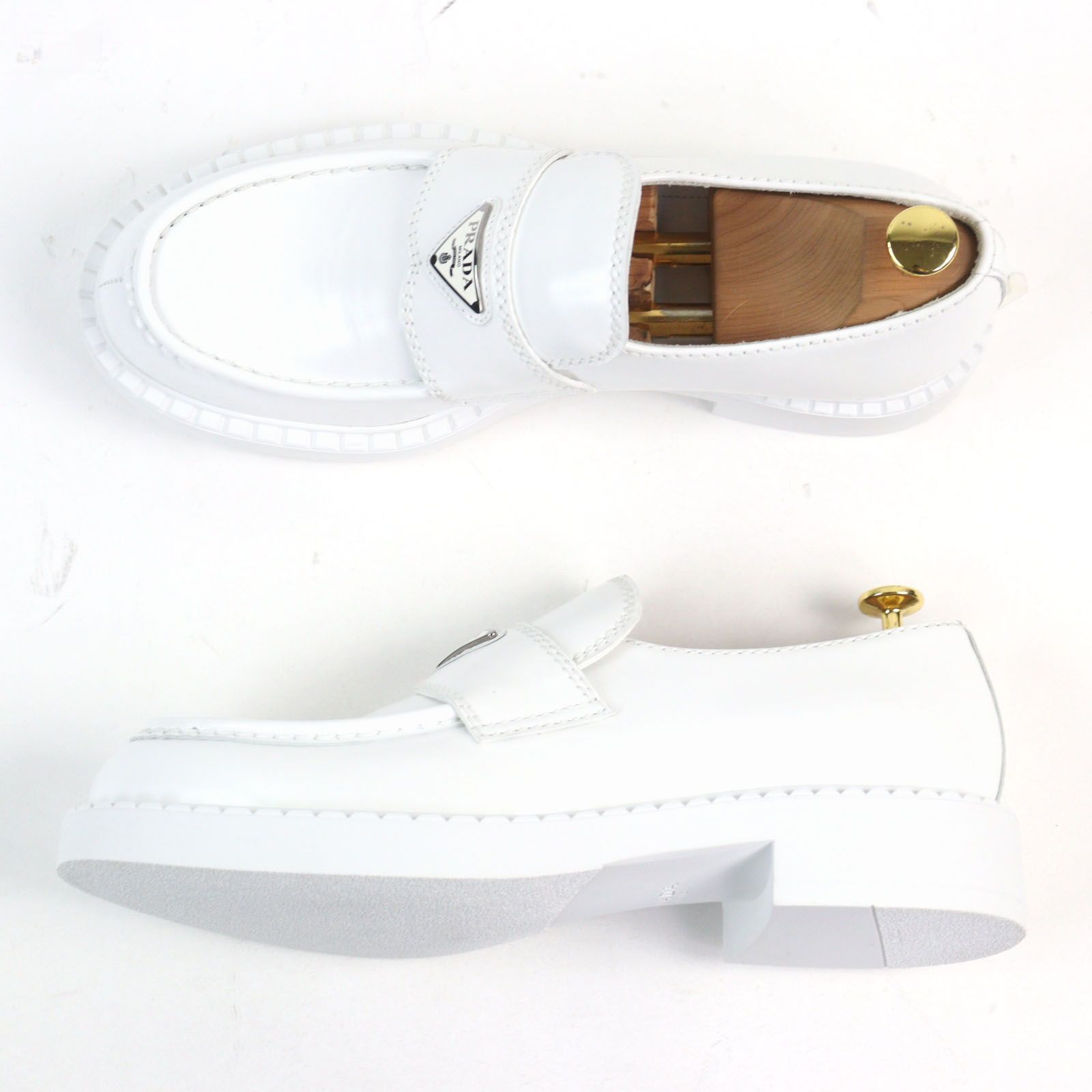 美品 PRADA プラダ プレート ローファー シューズ レディース ブラック ブラッシュド レザー 36 PRADA ブラック ローファー 35 プラダ 三角プレート 美品 PRADA