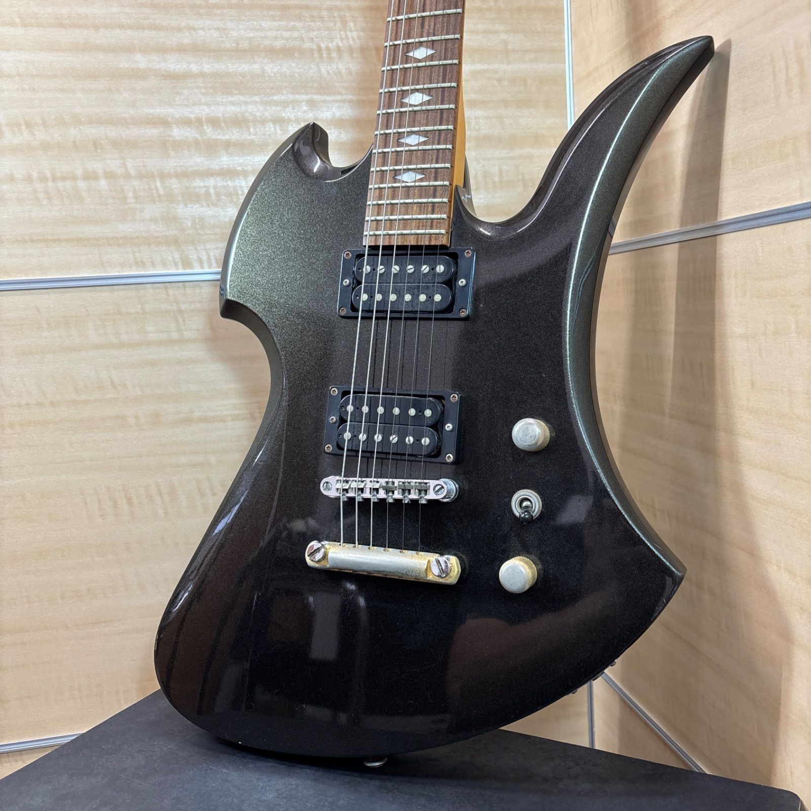 B.C. Rich エレキギター ブラック ギターケース付き Yahoo!オークション -「b.c.rich ケース」(ギター) (楽器、器材