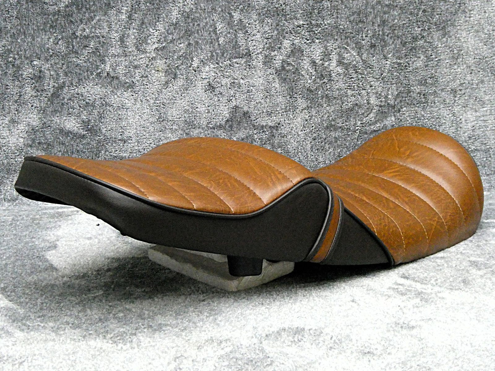 ＮＣ３９ ＮＣ４２ シート 茶ツートン CB400SF タックロール NC39 NC42 LAWEED_CL