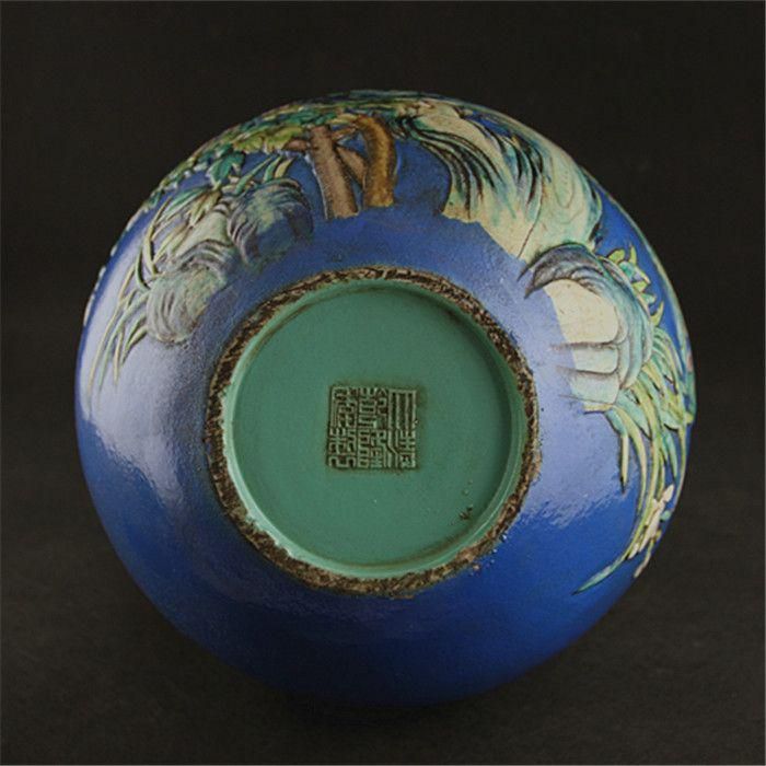 清乾隆帝浮彫藍釉粉彩花鳥天球瓶 景徳鎮 陶磁器 装飾品 現代工芸品 美術品 置物 清乾隆帝浮彫藍釉粉彩花鳥天球瓶 景徳鎮 陶磁器 装飾品 現代工芸