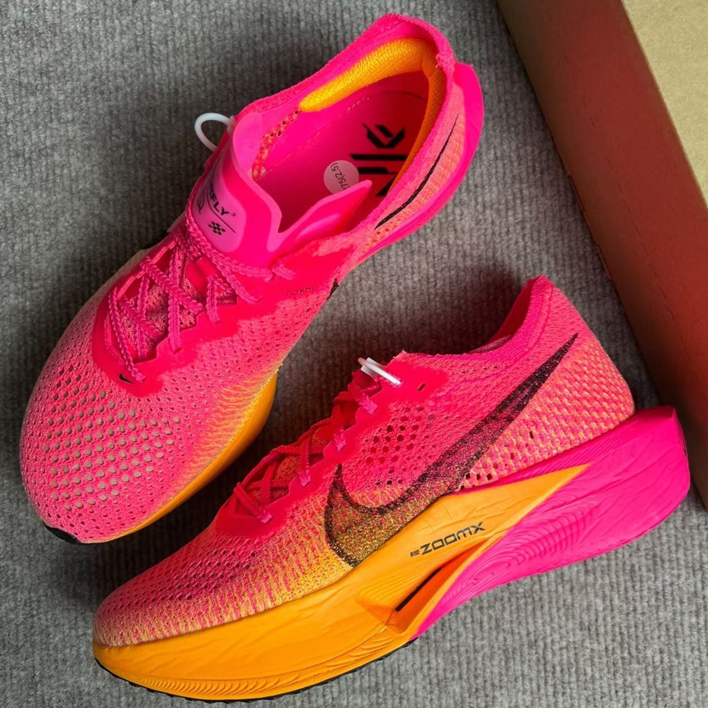 新品 未使用 Nike ZoomX Vaporfly 3 Hyper Pink Laser Orange ナイキ ズームX ヴェイパーフライ ネクスト％  3 ピンクオレンジ DV4129-600 男女兼用 - メルカリ