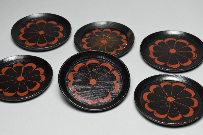 蔵A4170b 時代 浄法寺塗 漆絵菊図 木皿 14.5ｃｍ 六客