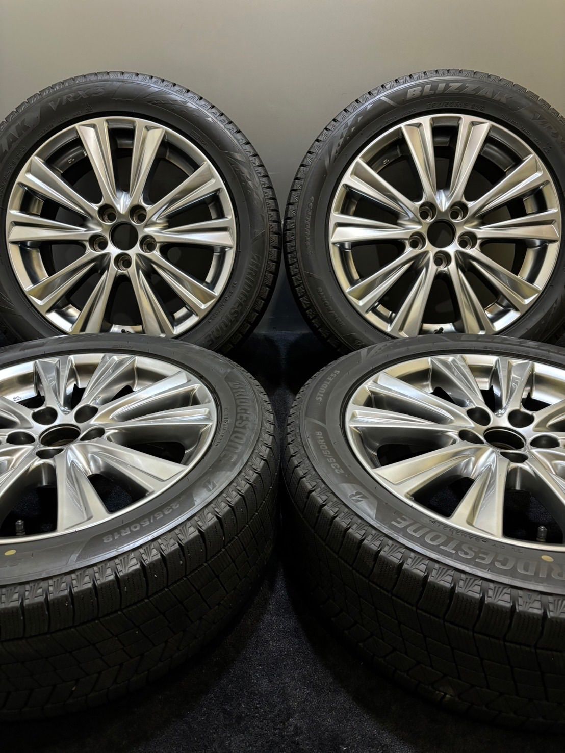 アルファード、べェルフアィヤ純正 トーヨー 235/50/18 アルファード ベルファイア 純正サイズ