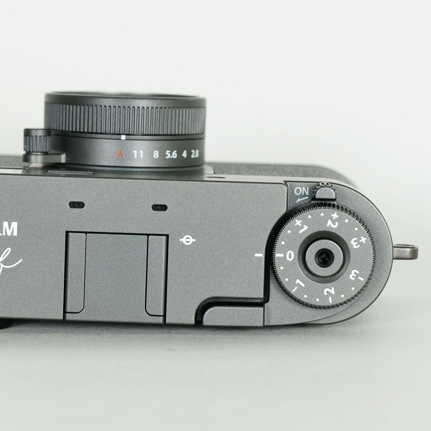 富士フイルム　コンパクトデジタルカメラ　X-half 　チャコールシルバー Amazon | 富士フイルム(FUJIFILM) コンパクトデジタルカメラ X
