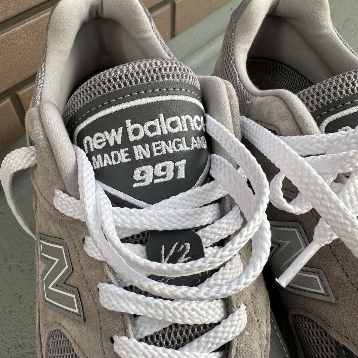 ニューバランス 991V2 グレー 男女兼用のスポーツシューズNew Balance 991V2 Gray