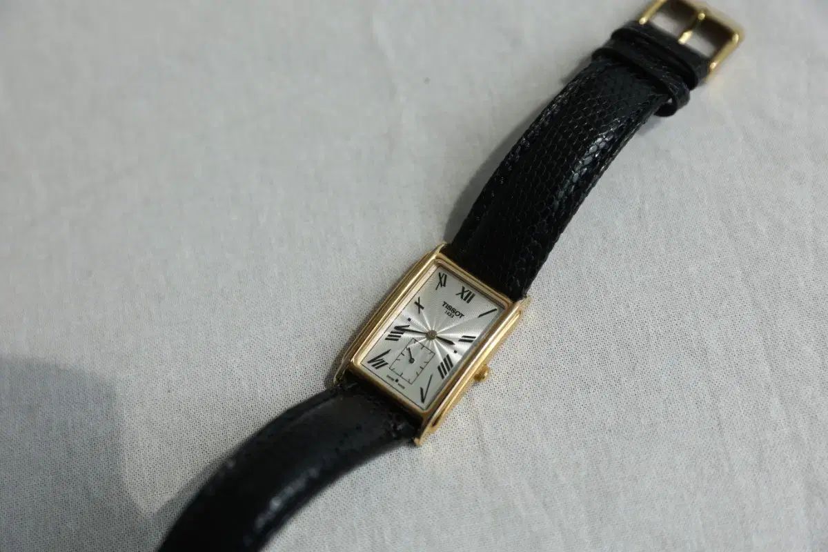 TISSOT ティソ ヴィンテージ タンク 時計 します