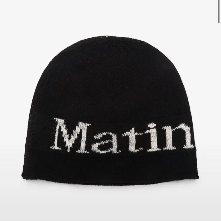未使用★マーティンキム ビーニー★ブラック Matin Kim Matin Kim LOGO LINEN SHORT BEANIE IN BLACK - メルカリ